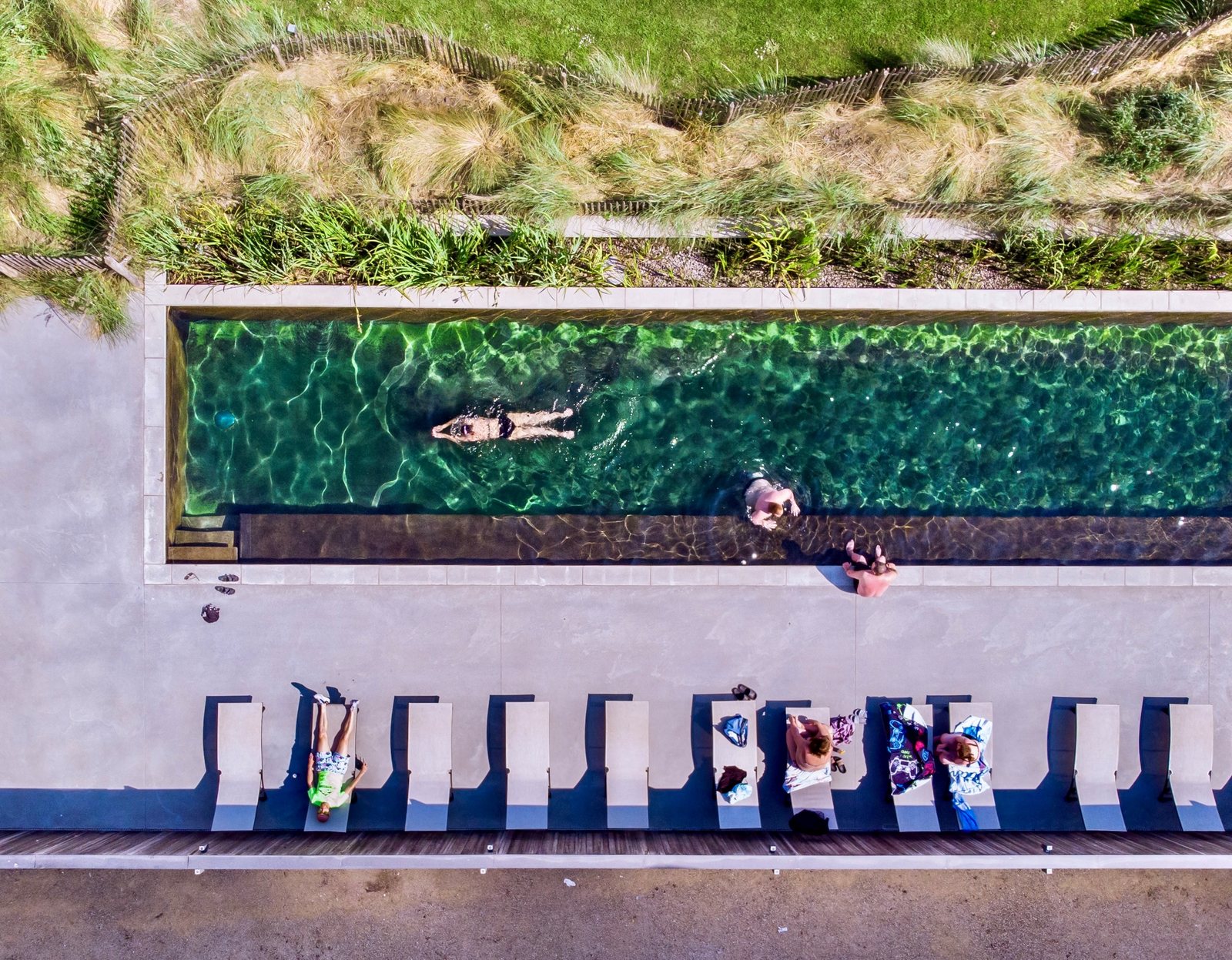 Het natuurzwembad van West Bay van bovenaf